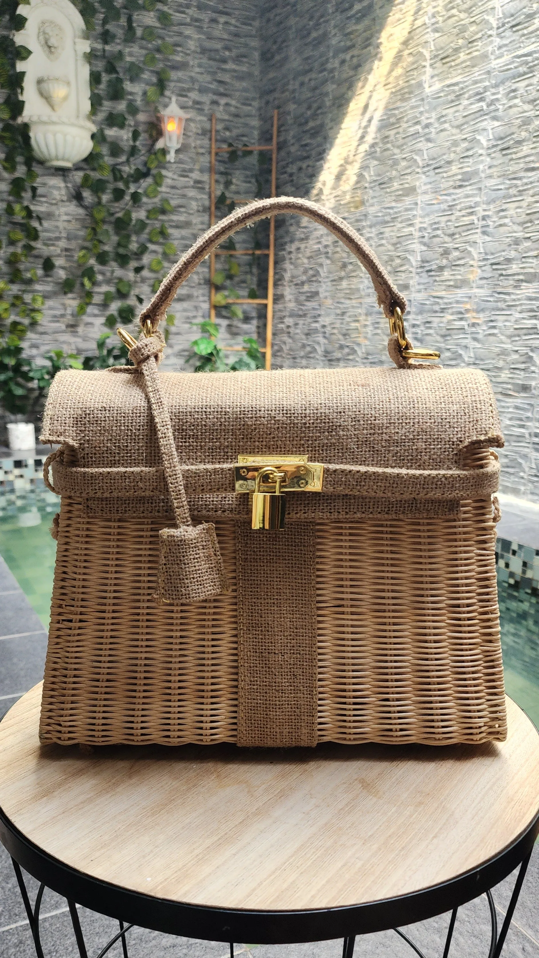 Jute vs wicker handmade bag, Medium size (31cm)