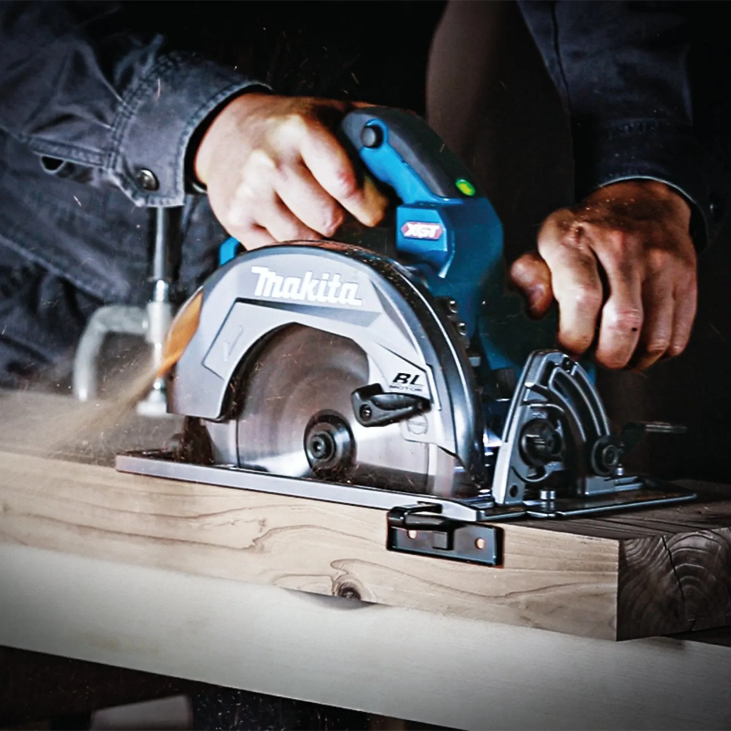 Makita (GSH01M1) 40V max XGT® Brushless 7-1/4" Circular Saw Kit, AWS® Capable (4.0Ah)