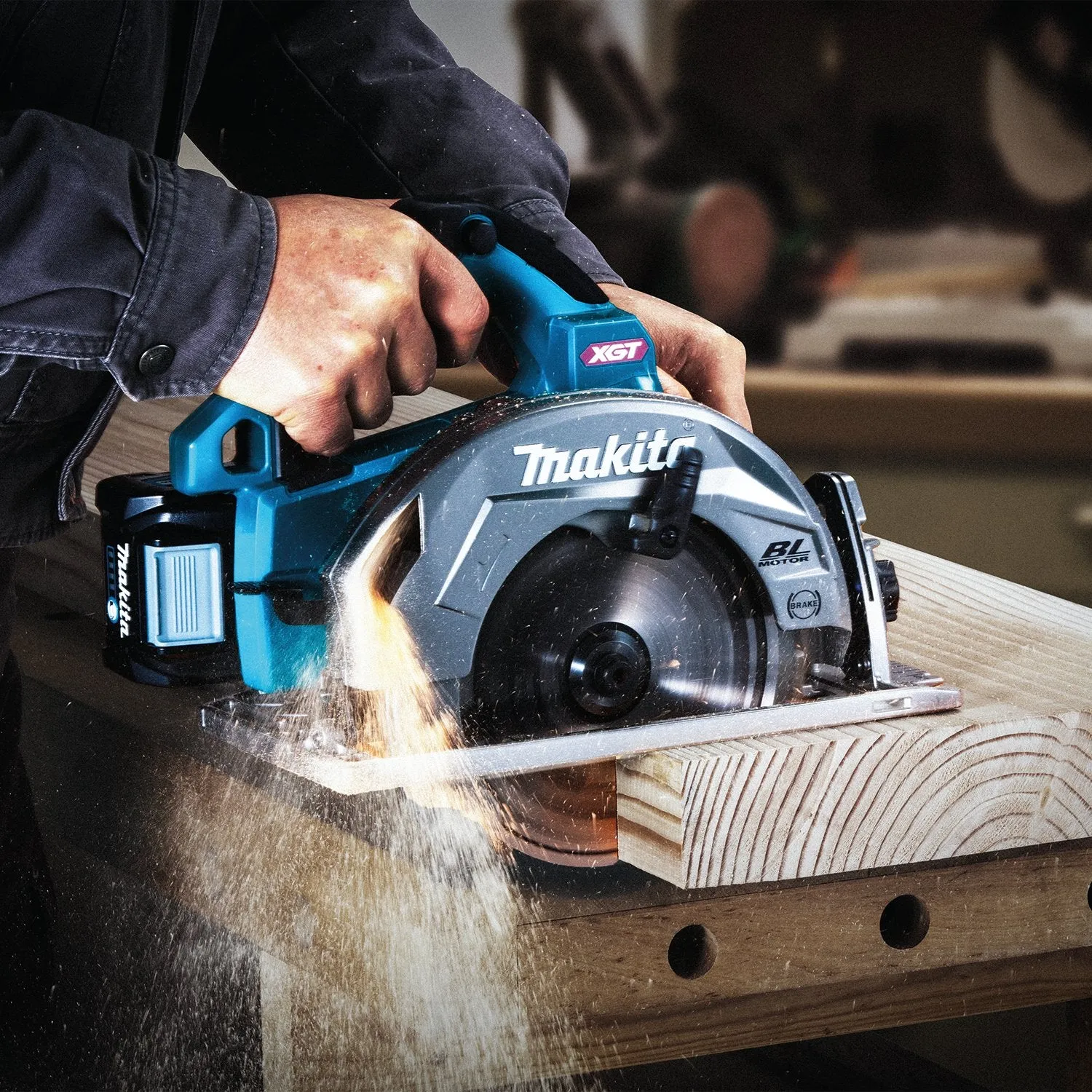 Makita (GSH01M1) 40V max XGT® Brushless 7-1/4" Circular Saw Kit, AWS® Capable (4.0Ah)