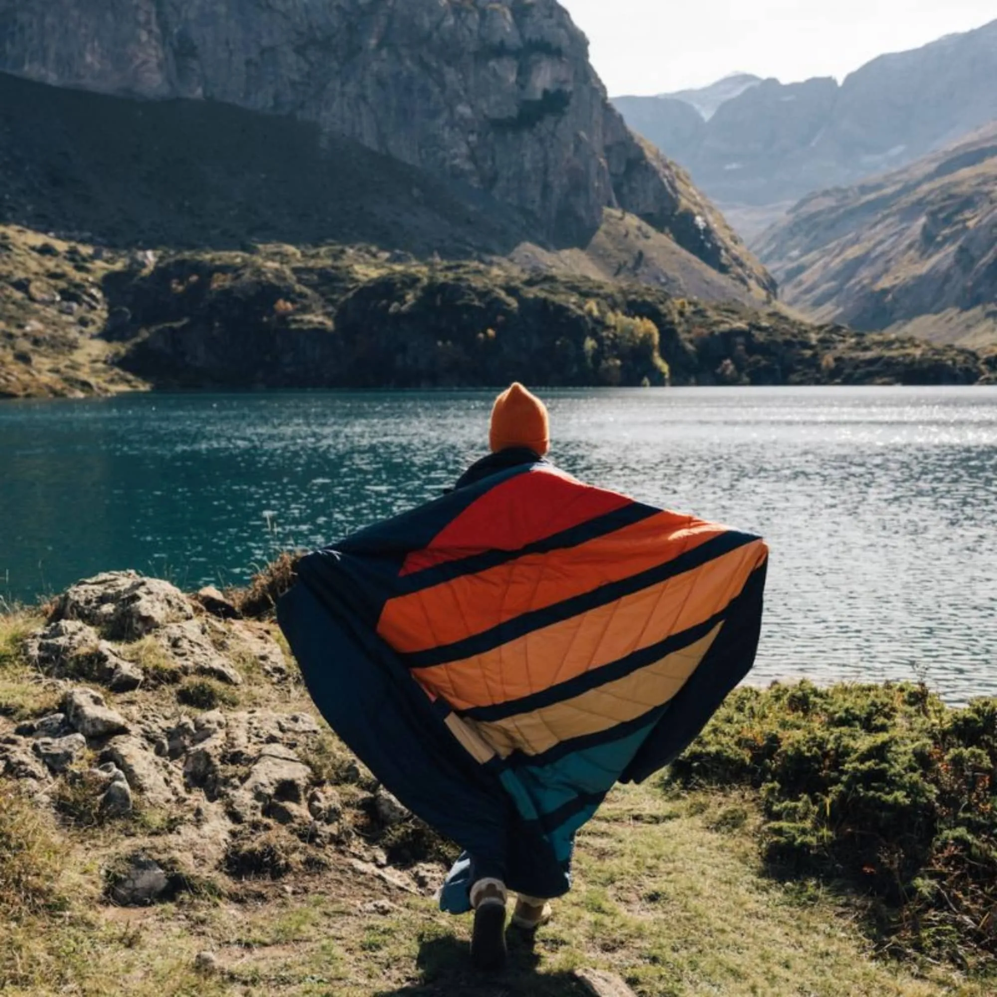 VOITED CloudTouch® Indoor/Outdoor Camping Blanket - Sunset Stripes